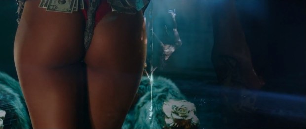 rihanna-pour-it-up-9